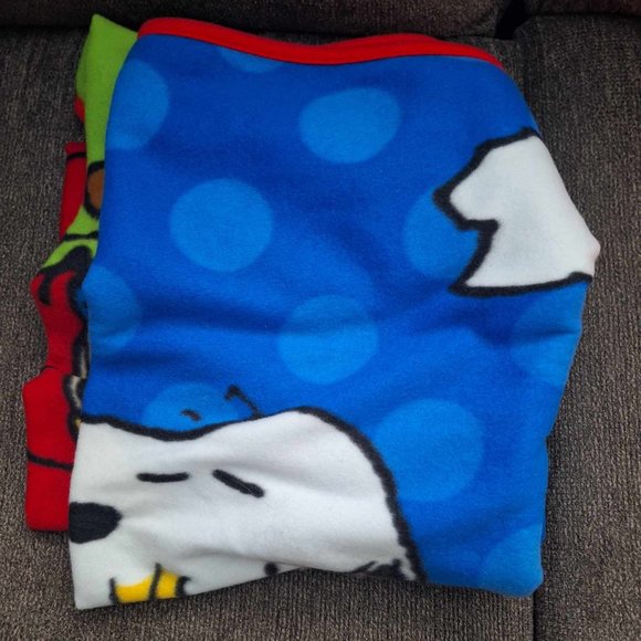 Peanuts Fleece Blanket. - Picture 2 of 2